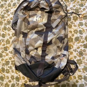 REI co op Flash 18 pack